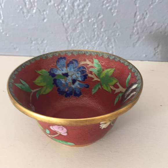 Small Cloisonné Bowl With Flower Patterns - Picture 1 of 8
